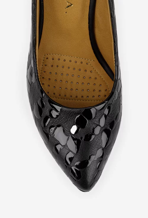 Pantofi dama din piele neagra cu model si toc deosebit