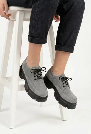 Pantofi dama gri din piele intoarsa cu siret