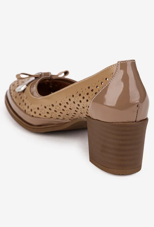 Pantofi dama maro deschis din piele cu perforatii si toc