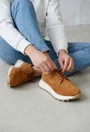 Pantofi dama maro din piele intoarsa cu aspect perforat