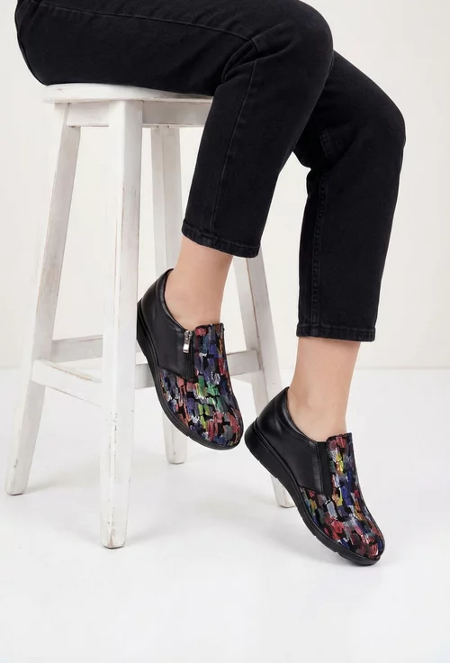 Pantofi dama negri cu detalii multicolore din piele naturala