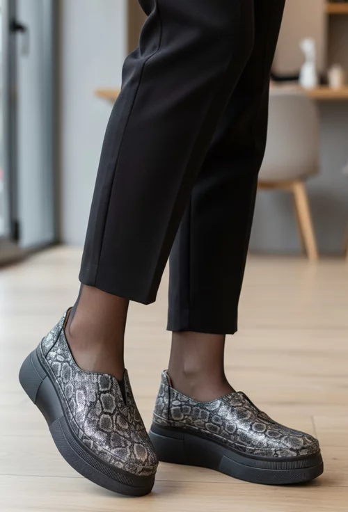 Pantofi dama negri cu imprimeu din piele naturala cu talpa inalta