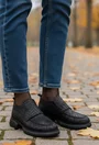 Pantofi dama negri din piele cu model