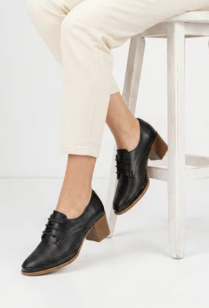 Pantofi dama negri din piele cu siret si toc