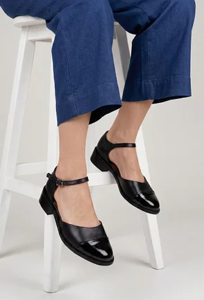 Pantofi dama negri din piele decupati pe laterale