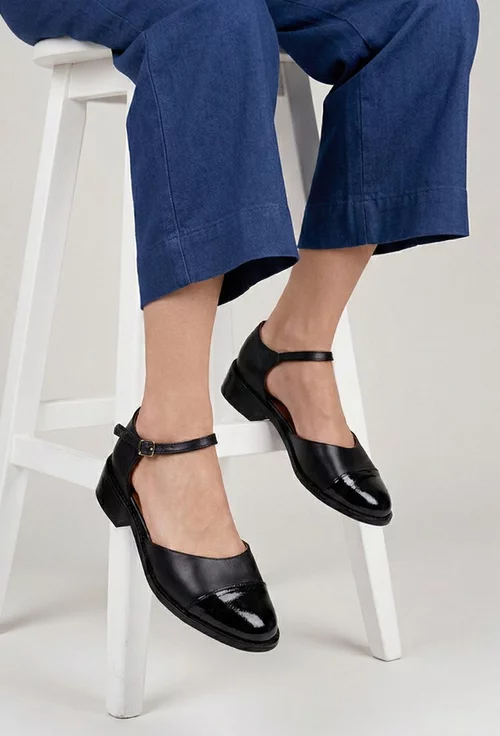 Pantofi dama negri din piele decupati pe laterale