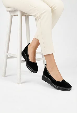 Pantofi dama negri din piele intoarsa cu inserție de piele lacuita