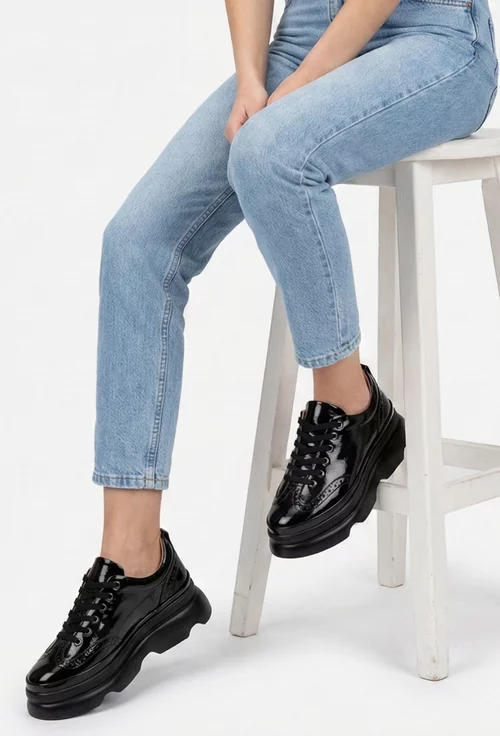 Pantofi dama negri din piele lacuita
