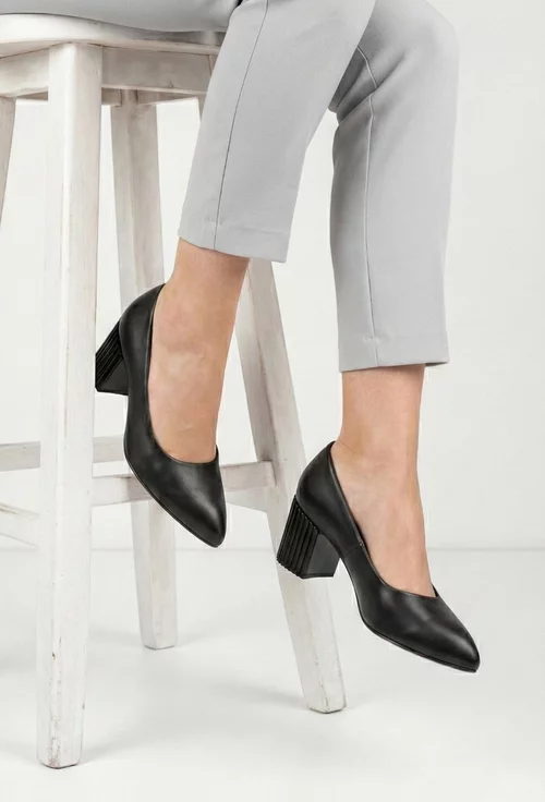 Pantofi dama negri din piele naturala cu model pe toc