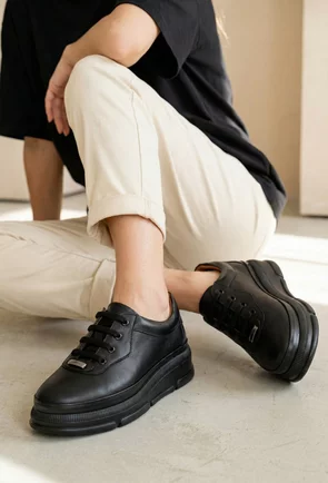 Pantofi dama negri din piele naturala cu siret