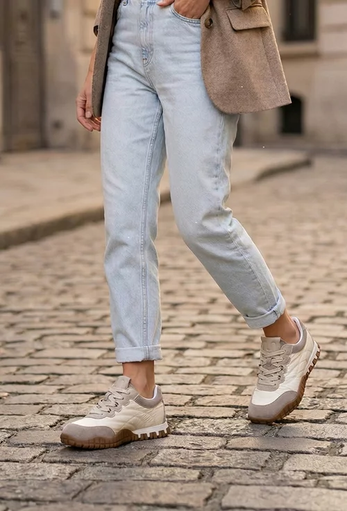 Pantofi dama NUR albi cu bej din piele intoarsa si material textil