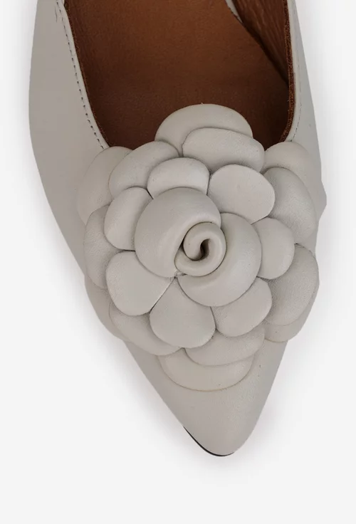 Pantofi dama NUR bej din piele cu ornament floare