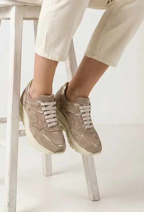 Pantofi dama NUR bej din piele intoarsa cu detalii aurii