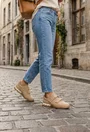 Pantofi dama NUR bej din piele intoarsa cu inchidere velcro