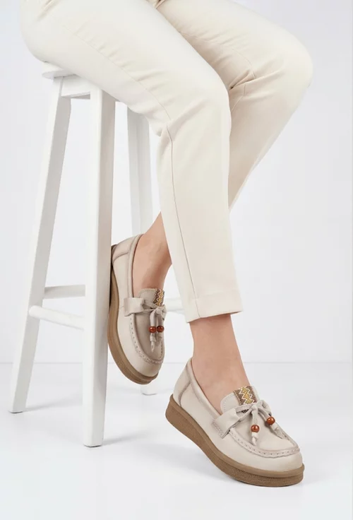 Pantofi dama NUR bej din piele nabuc cu ornament