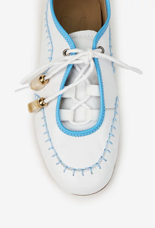Pantofi dama NUR din piele alba cu detalii bleu