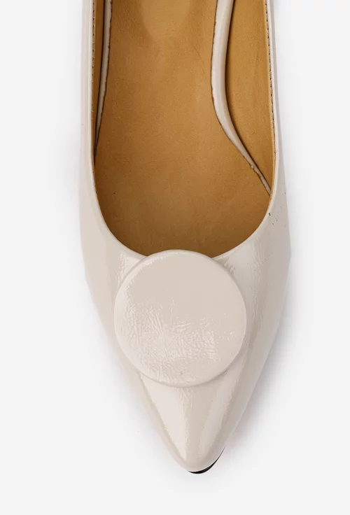 Pantofi dama NUR din piele lacuita bej cu ornament