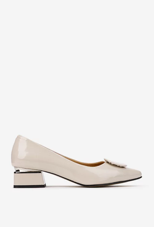 Pantofi dama NUR din piele lacuita bej cu ornament