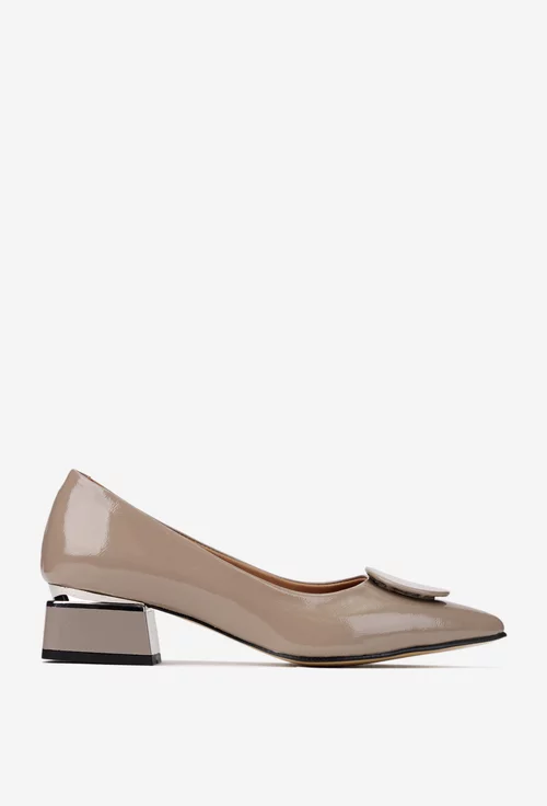 Pantofi dama NUR din piele lacuita taupe cu ornament