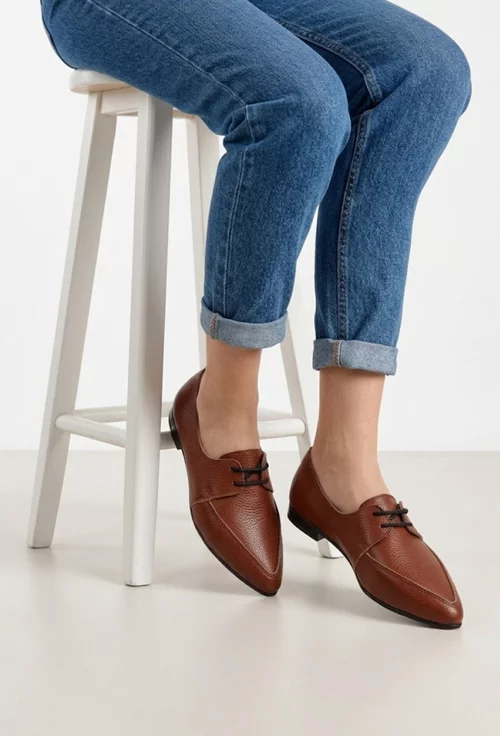 Pantofi dama NUR maro din piele texturata cu varful ascutit