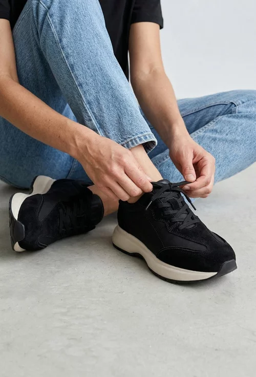 Pantofi dama NUR negri din piele intoarsa si material textil