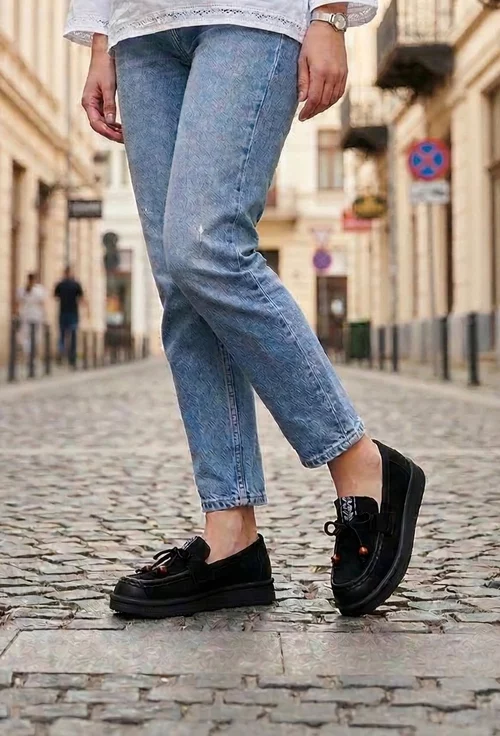 Pantofi dama NUR negri din piele nabuc cu ornament