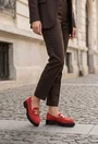 Pantofi dama rosii din piele intoarsa cu ornament