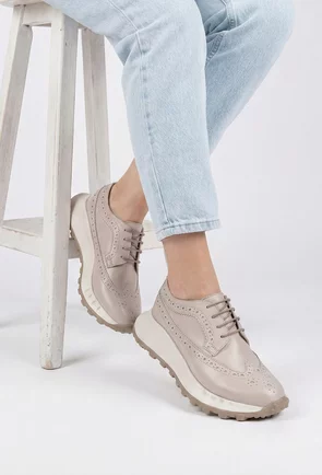 Pantofi dama roz pudra din piele naturala cu aspect perforat
