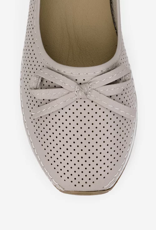 Pantofi dama taupe din piele cu perforatii fine