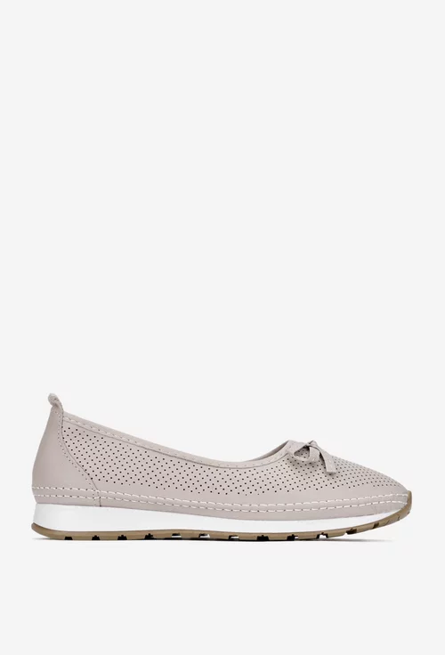 Pantofi dama taupe din piele cu perforatii fine