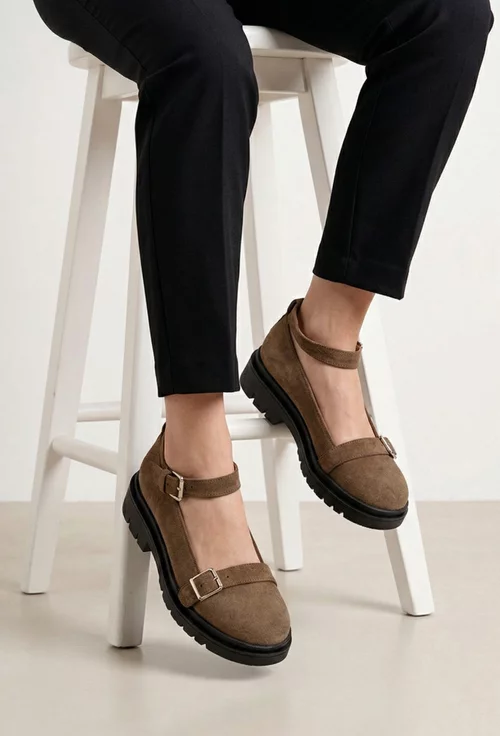 Pantofi dama taupe din piele intoarsa cu bareta