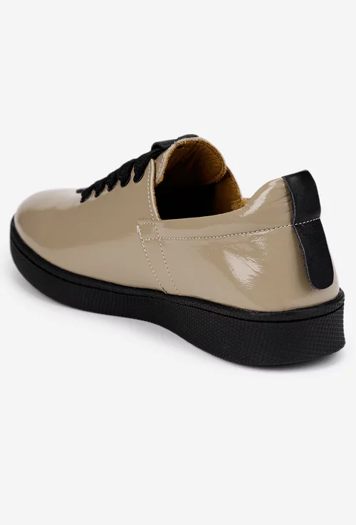 Pantofi dama taupe din piele lacuita cu detalii negre