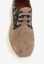 Pantofi maro din piele intoarsa cu imprimeu snake print