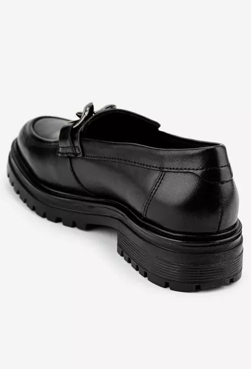 Pantofi negri din piele cu accesoriu lant