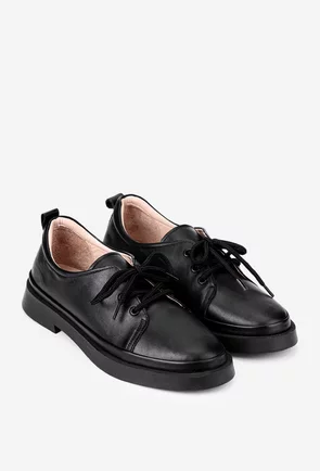 Pantofi negri din piele cu talpa neagra