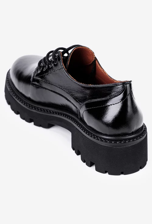Pantofi negri din piele lacuita cu siret NUR