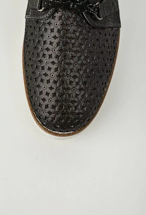 Pantofi negri din piele naturala cu model perforat Flower