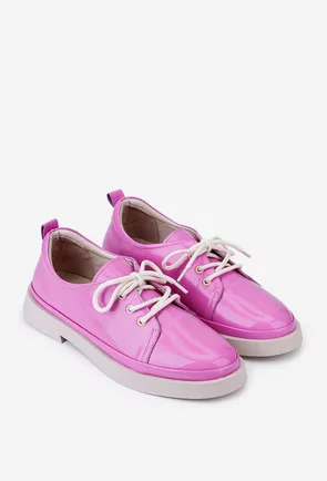 Pantofi roz din piele lacuita cu siret