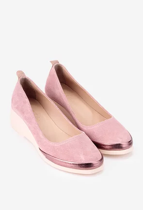 Pantofi roz pudra din piele intoarsa cu detalii bronz