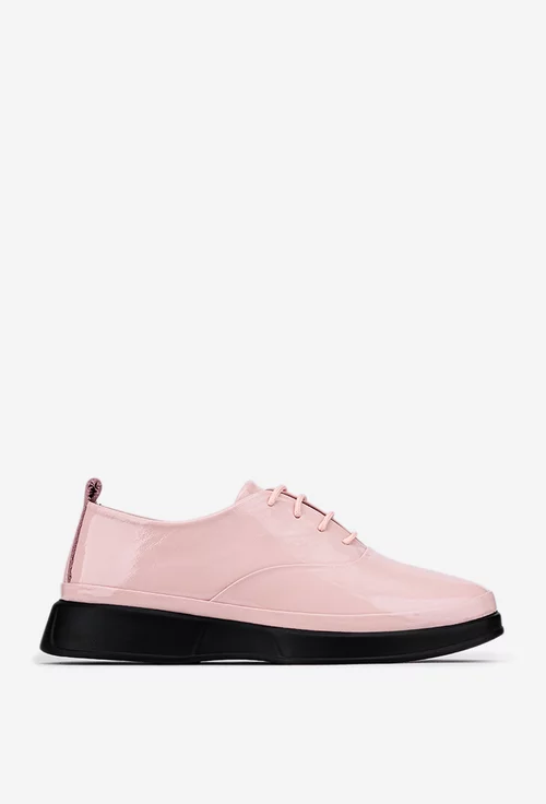 Pantofi roz pudra din piele lacuita cu siret