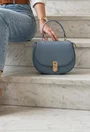 Poseta dama bleu din piele texturata