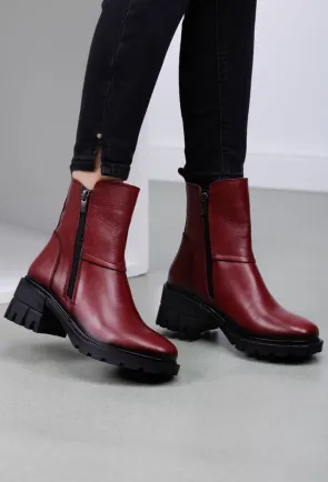 Ghete dama burgundy din piele prevazute cu doua fermoare