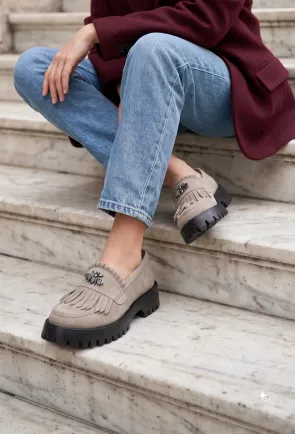 Mocasini dama taupe din piele intoarsa cu ornament