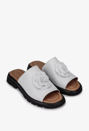 Sandale tip papuc dama din piele naturala alba cu floare