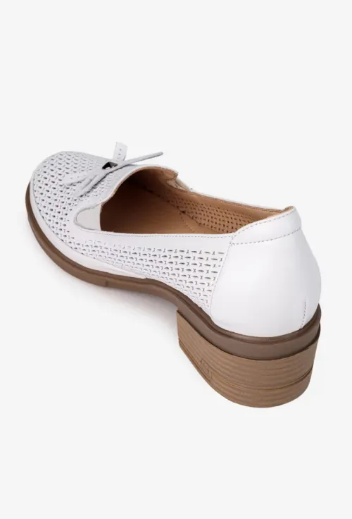 Pantofi dama albi din piele perforata picture - 4