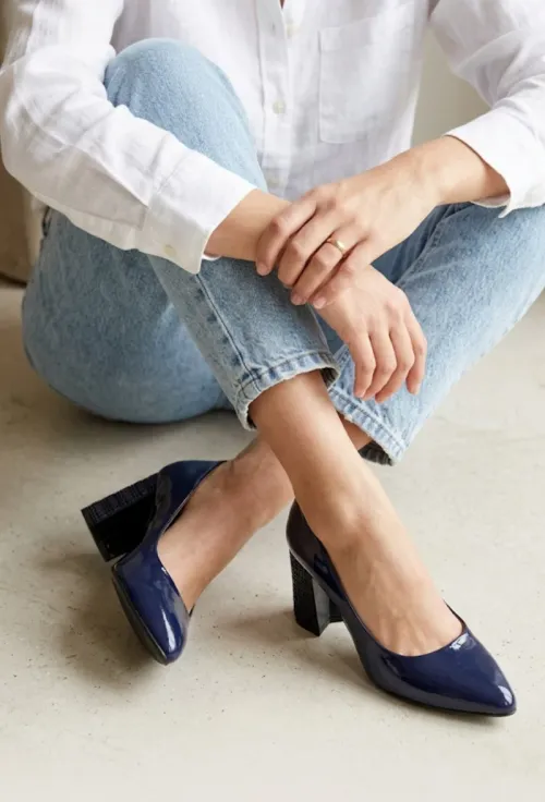 Pantofi dama bleumarin din piele lacuita cu toc deosebit picture - 3