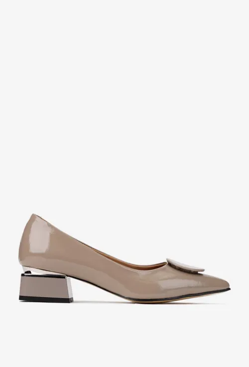 Pantofi dama NUR din piele lacuita taupe cu ornament picture - 4
