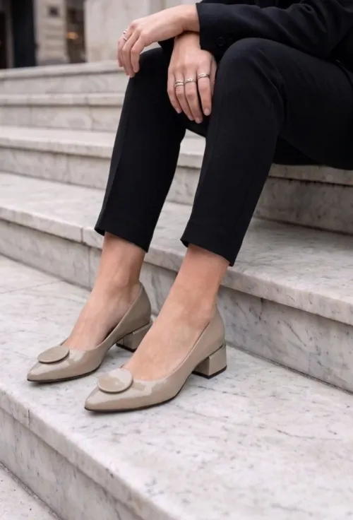 Pantofi dama NUR din piele lacuita taupe cu ornament picture - 2