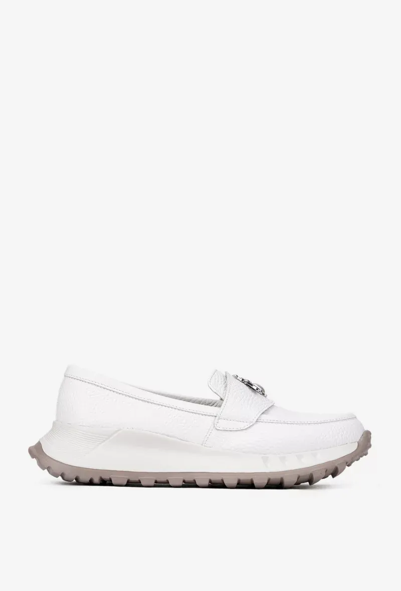 Mocasini dama albi din piele texturata cu ornament - Dasha.ro