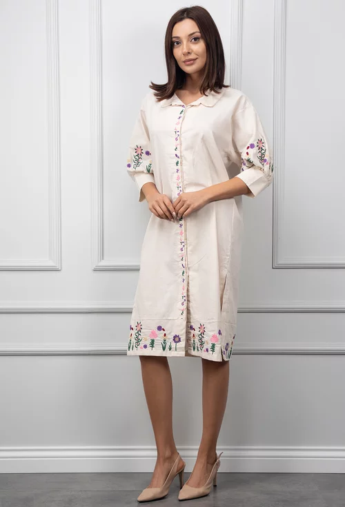 Rochie bej accesorizata cu broderie